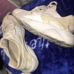 White Nike Huarache’s
